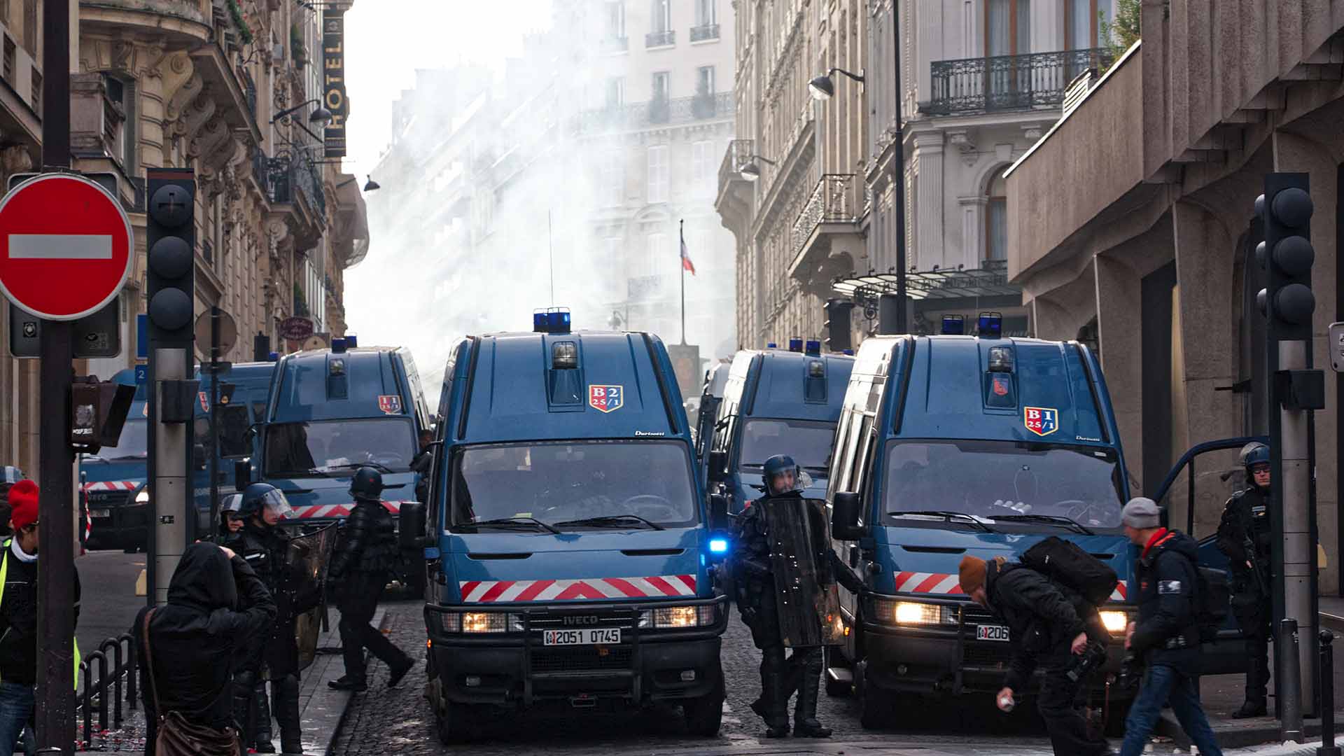 Manifestation des Gilets jaunes à PARIS sur les Champs Elysées le  8-dec-2018